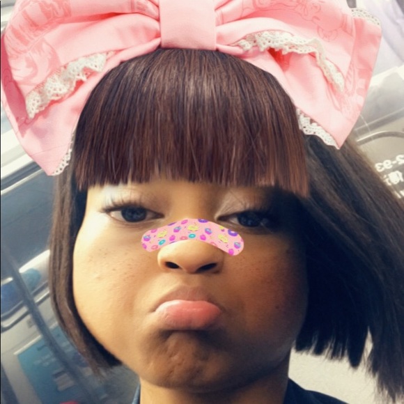 Meet your Posher, Deniece - Picture 1 of 1